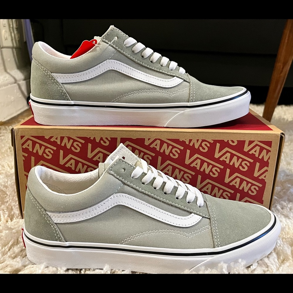 BRAND NEW IN BOX - Vans Old Skool (Desert Sage/True White)